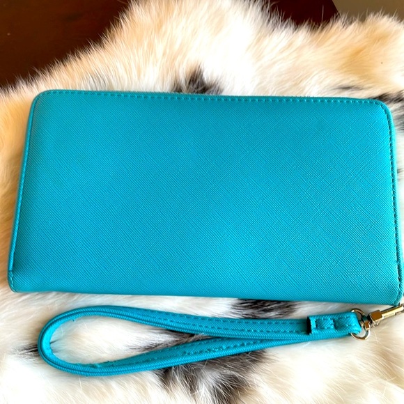 Steve Madden zip around wallet wristlet, teal green with gold hardware. CLEAN!! - Picture 3 of 8